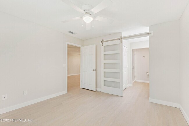 Building Photo - 5 Arbor Club Dr