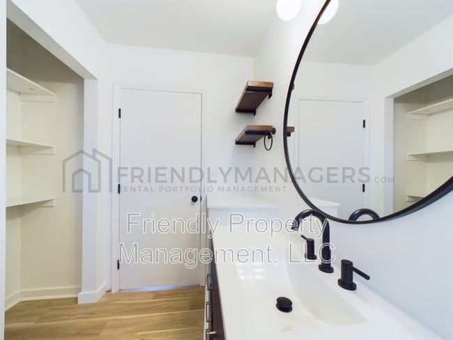 Building Photo - 304 Hobson St