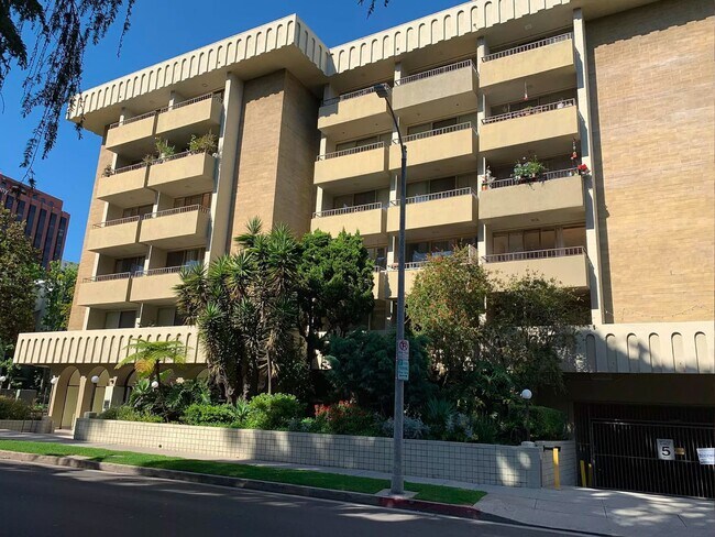 Building Photo - 1300 Midvale Ave