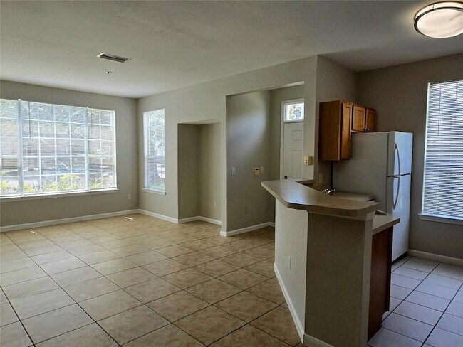 Building Photo - 9005 Lee Vista Blvd