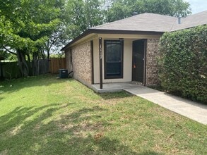 Building Photo - Duplex in Saginaw 2 bedrooms 1 bath