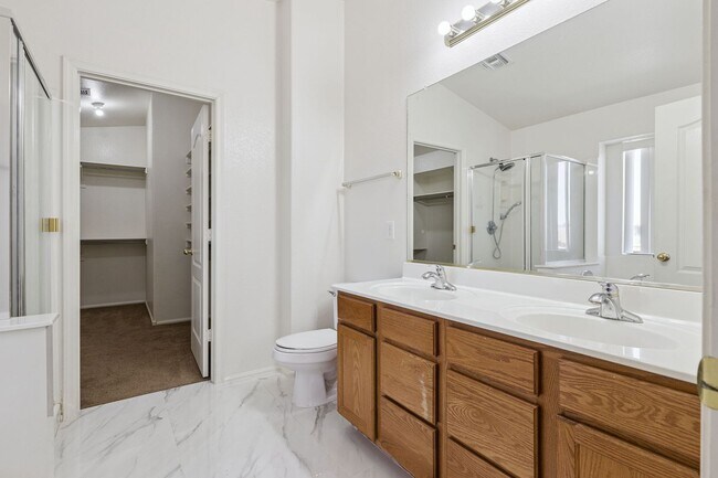 Building Photo - Spacious 2 Story 4 Bedroom 2.5 Bath Home L...