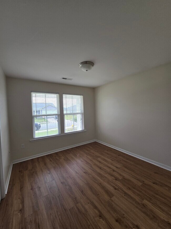 Building Photo - 1328 Valor Rd