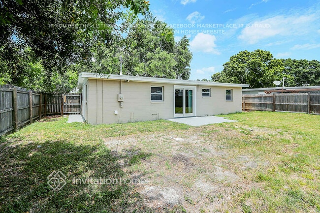 Building Photo - 9449 Park Lake Dr
