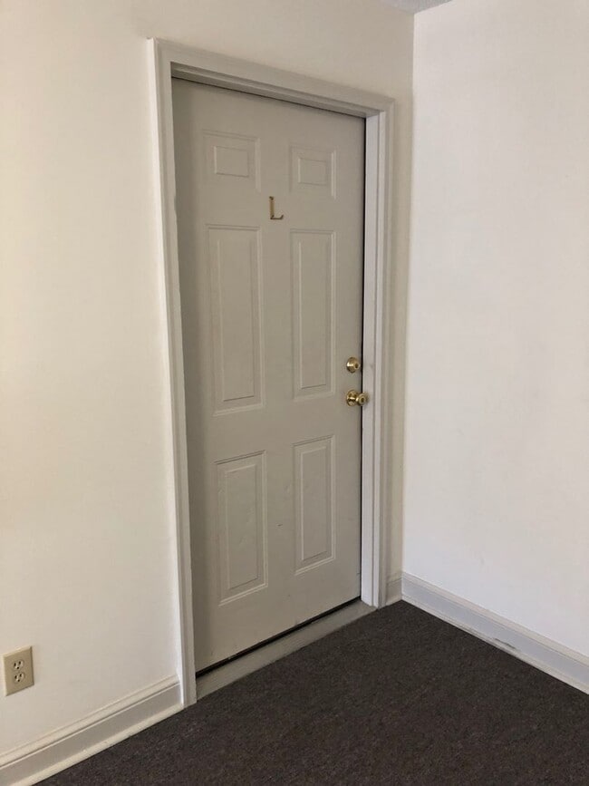 Building Photo - 2 BR Lawndale condo--water included!