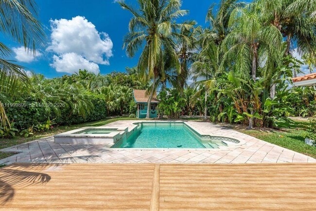 Building Photo - 14610 Tarpon Dr