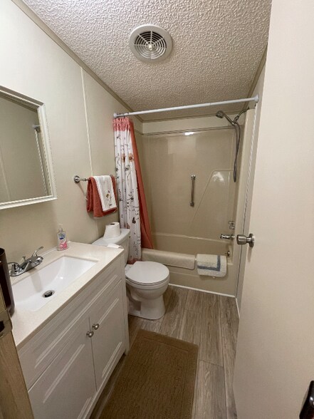 Building Photo - 6251 Falcon Dr