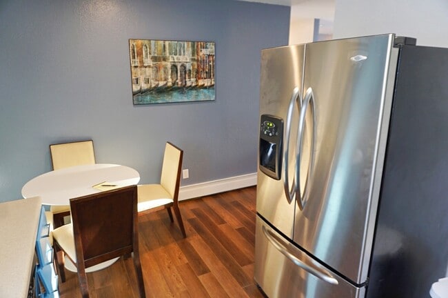 Building Photo - 1020 Friendly Ln