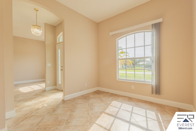 Building Photo - 14 Lysander Ln