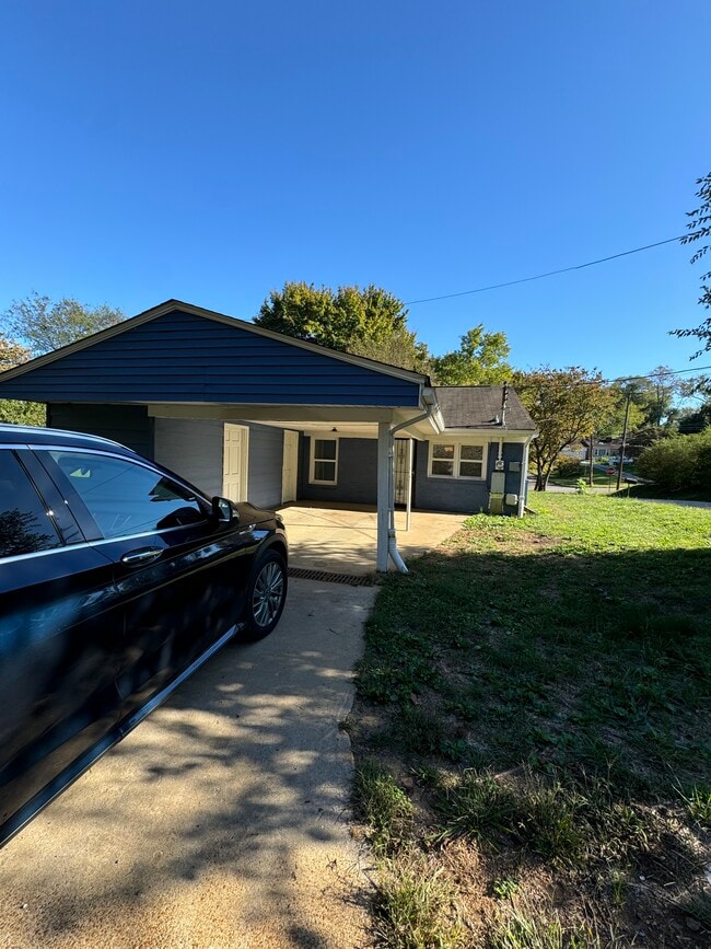 Building Photo - 2301 Brooks Ave