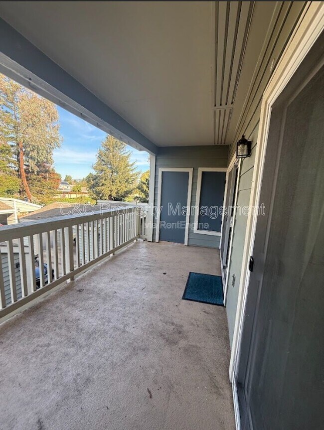 Building Photo - 37050 Meadowbrook Common