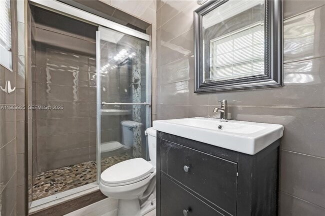 Building Photo - 215 Entrada Dr