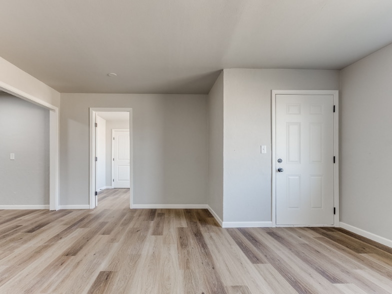 Building Photo - 1156 SE 19th Terrace