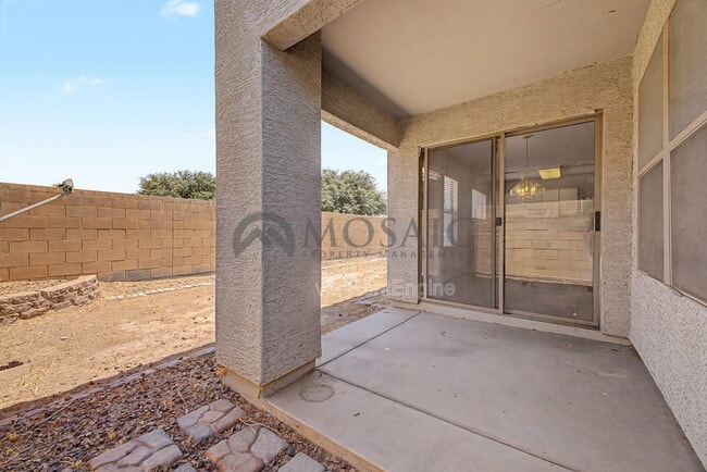 Building Photo - 2232 E Spruce Dr
