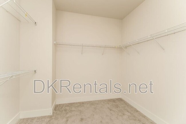 Building Photo - 140 Stewart Glen Dr
