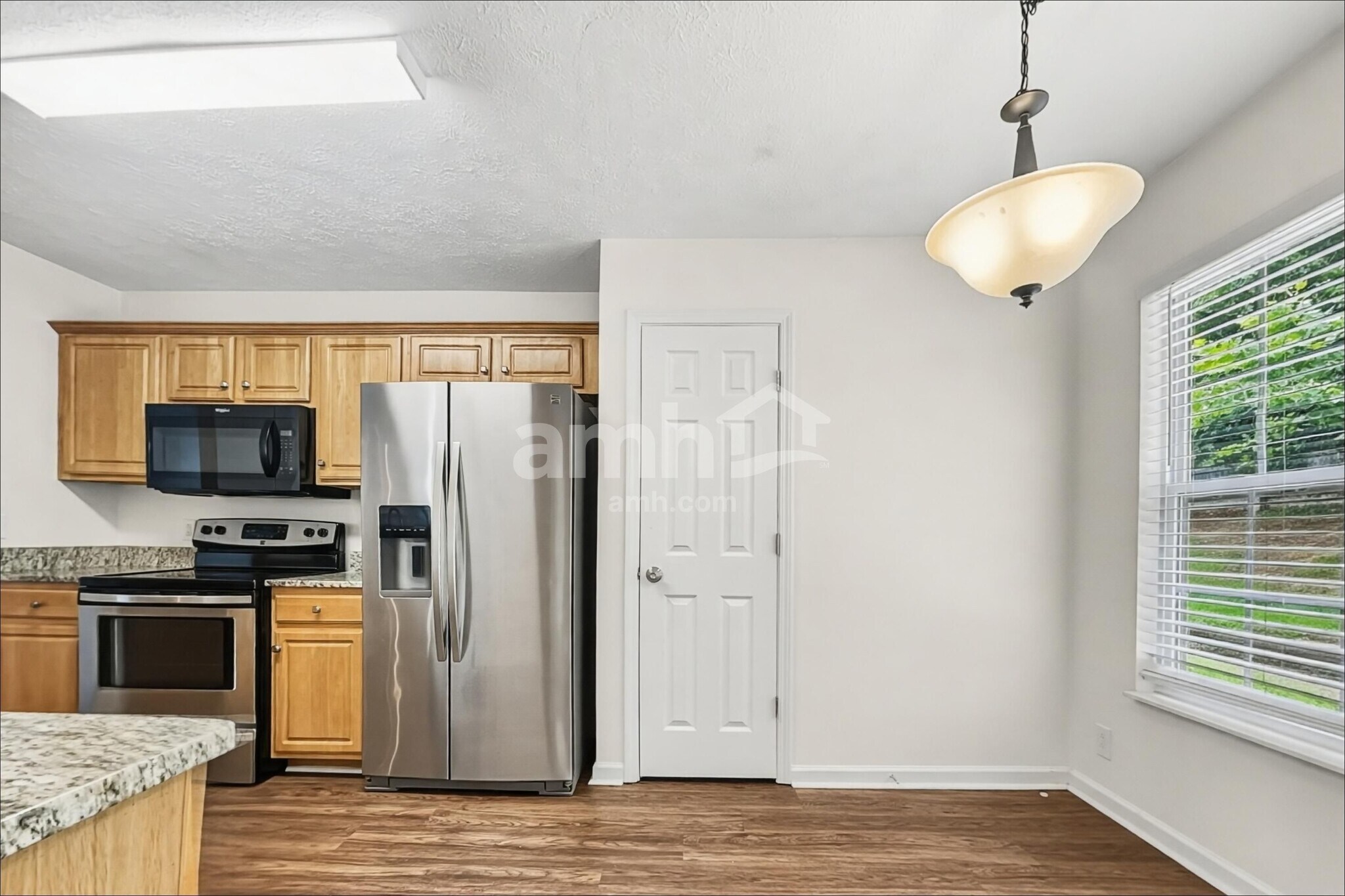 Building Photo - 916 Springs Hill Way