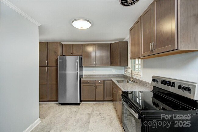 Building Photo - 308 Seneca Pl