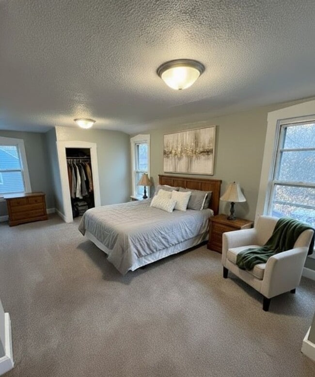 Building Photo - 2 Bed House for Rent!