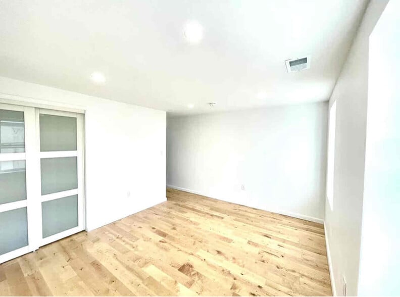 Building Photo - 2457 Gaul St