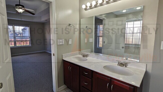 Building Photo - 2780 Cascade Dr