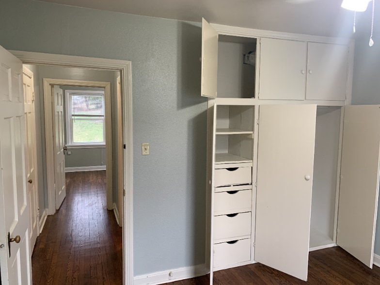 Building Photo - 2058 S Johnstone Ave