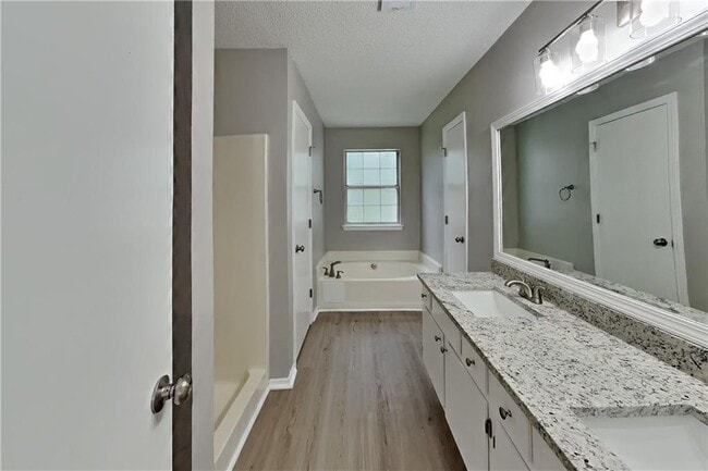 Building Photo - 4015 Sharon Woods Dr