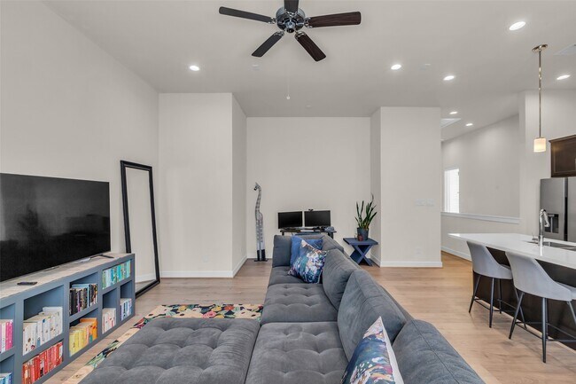 Building Photo - 144 Knightsbridge Park Ln