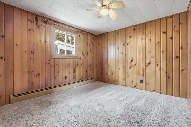 Building Photo - W6705 N Lakeshore Cir