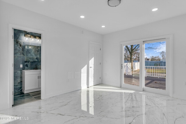 Building Photo - 253 South St