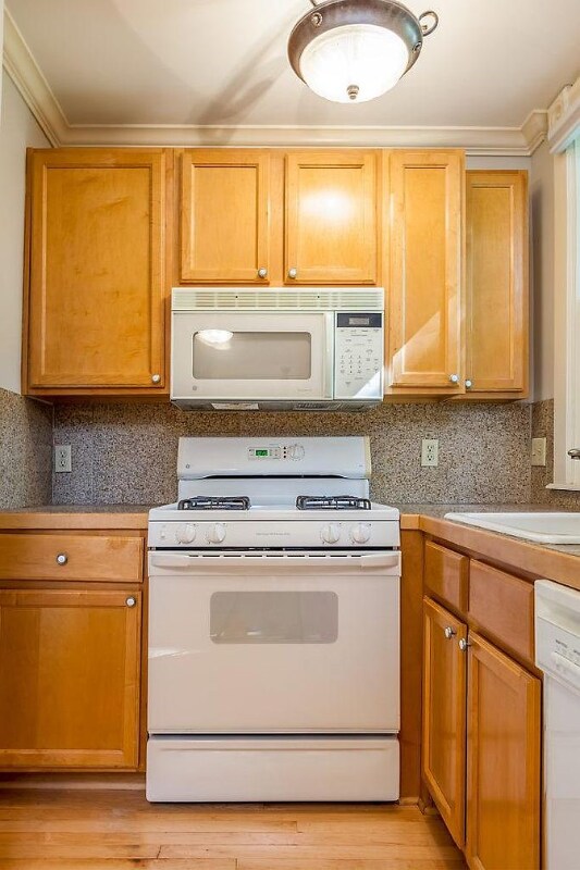 Building Photo - 238 Dale St N