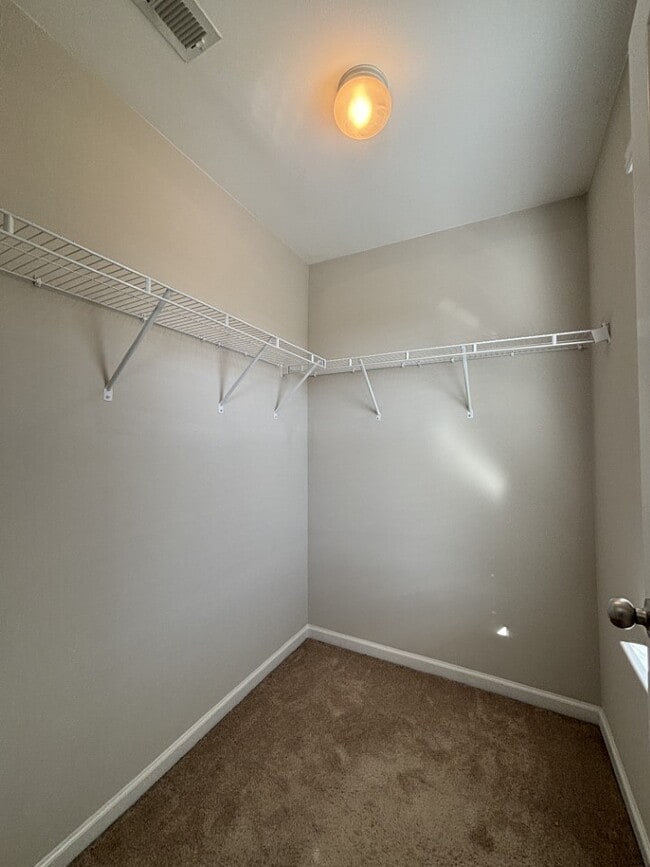 Building Photo - 318 Princess Pl