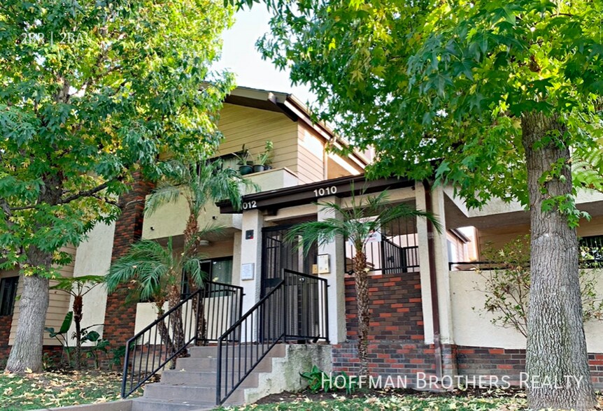 Building Photo - 1010 E Acacia Ave