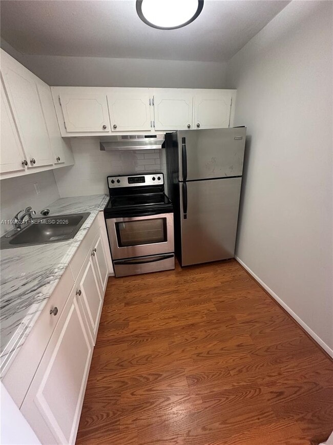 Building Photo - 118 Brighton C