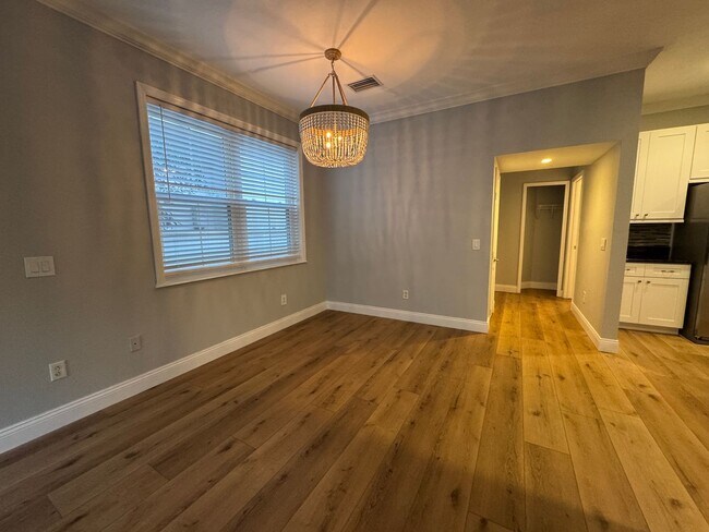 Building Photo - Fully Renovated Large 3 Bed 2.5 Bath 2 Car Garage Townhouse in Perfect Location