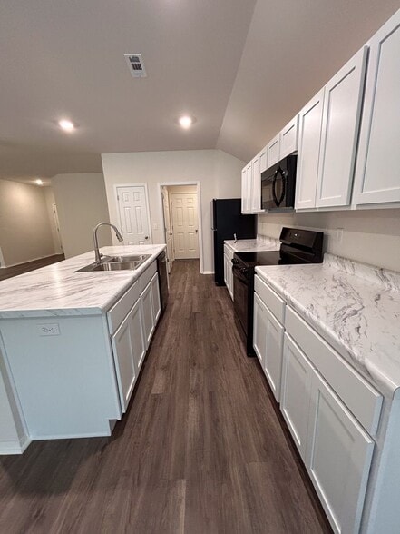 Building Photo - 10638 Cedar Wy