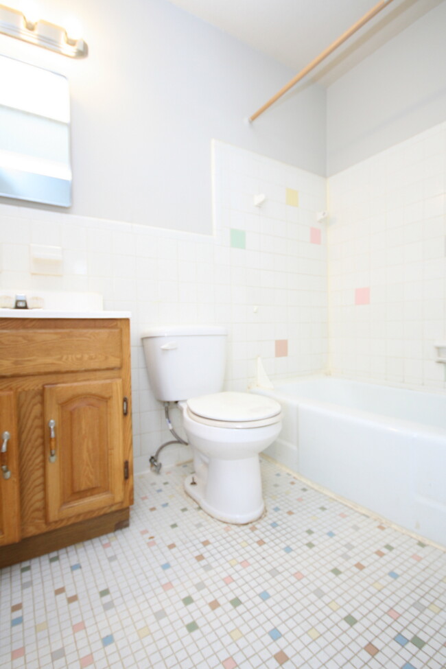 Building Photo - 4029 Knollbrook Dr NW