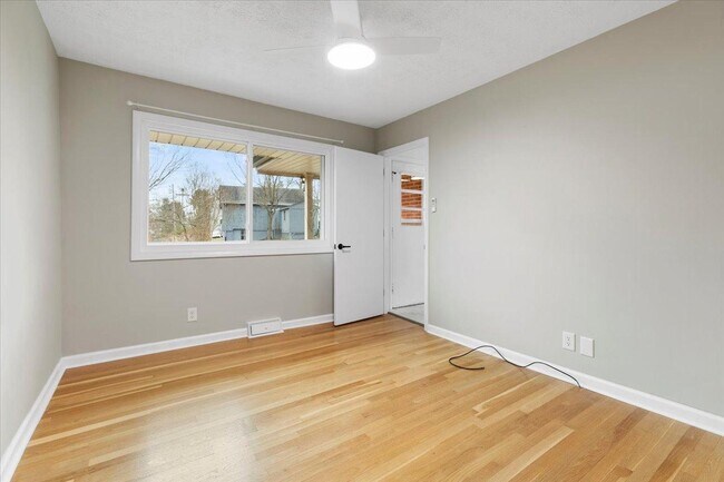 Building Photo - 100 9th Ave