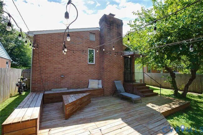 Building Photo - 5503 Almond Ave
