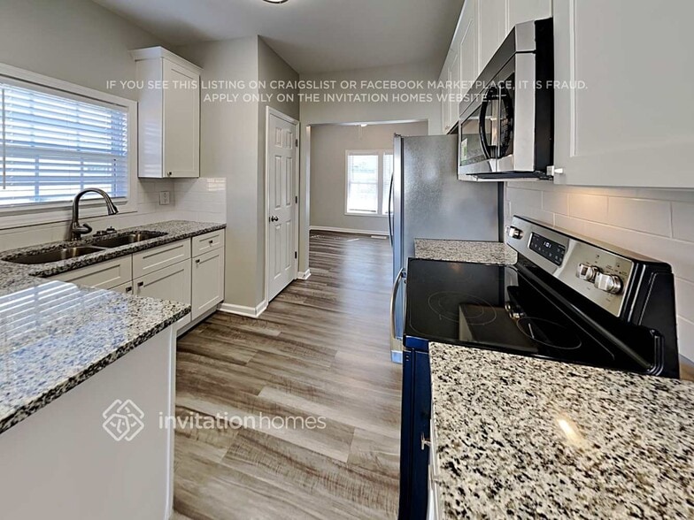 Building Photo - 3605 Saguaro Ct