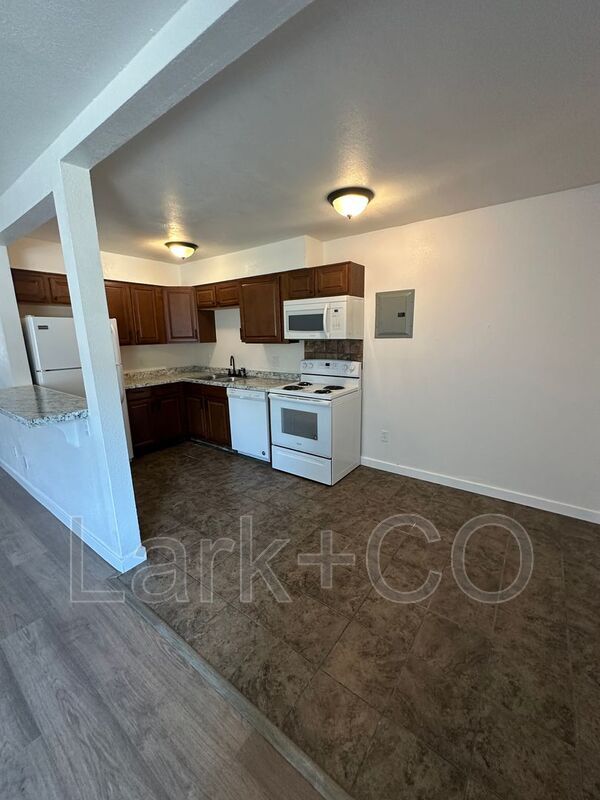 Building Photo - 3014 Mallard Dr