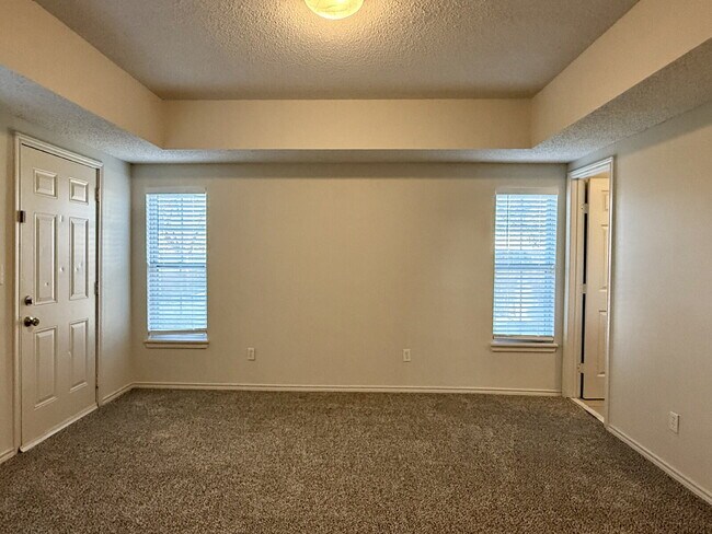 Building Photo - Modern Elegance Meets Location: High Ceilings, Updated Fixtures, Move-In Ready!