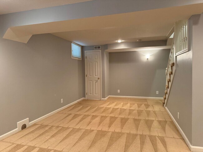 Building Photo - {12009} Available Immediately + Finished Lower Level + Olathe Schools