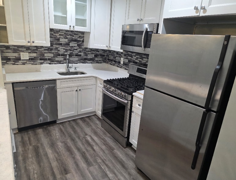 Building Photo - 9250 Edwards Way