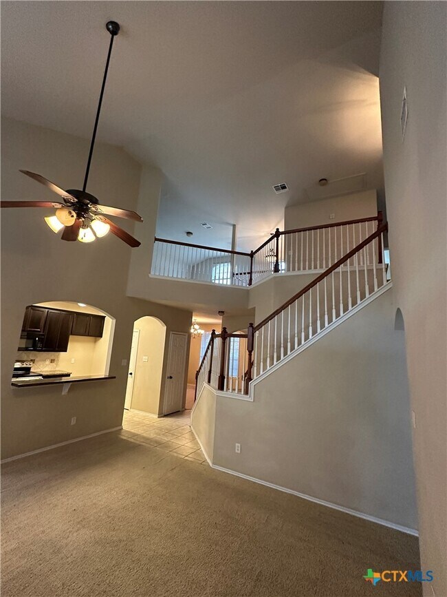 Building Photo - 6808 Rosita Oak Dr