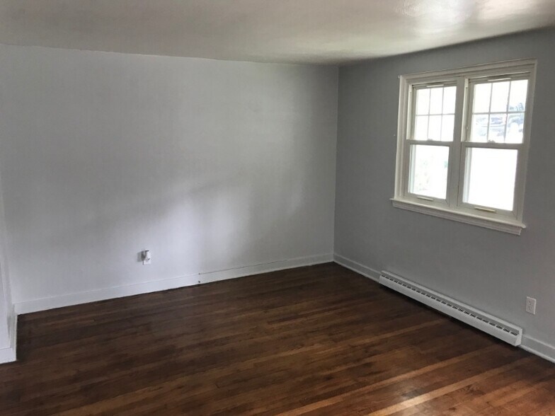 Building Photo - 706 Hestor Dr