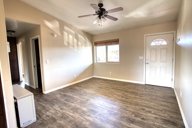 Building Photo - 5554 White Mountain Ave