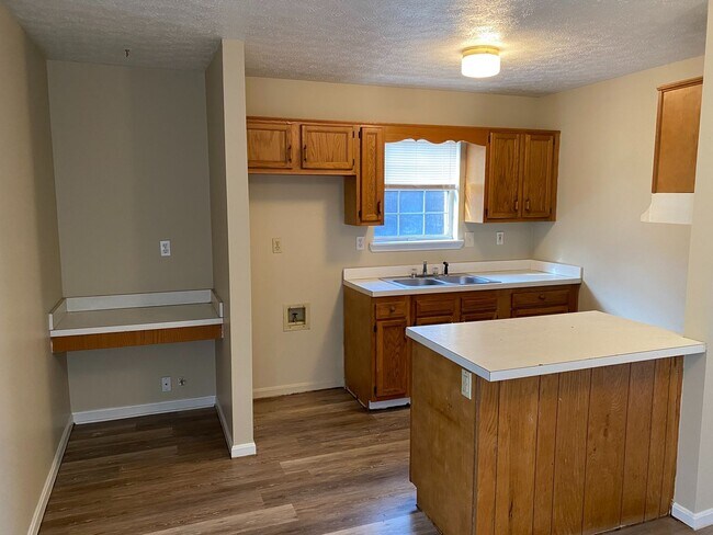 Building Photo - 6616 Burlwood Dr
