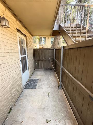 Building Photo - 10650 Steppington Dr