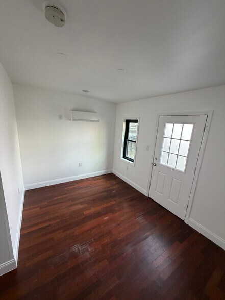 Building Photo - 427 E 143rd St