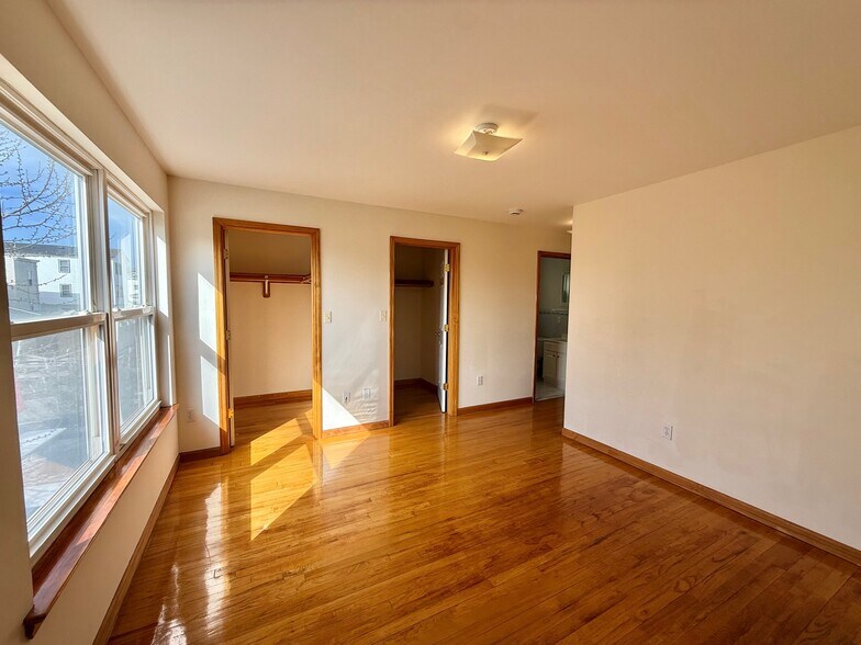 Building Photo - 725 Jersey St